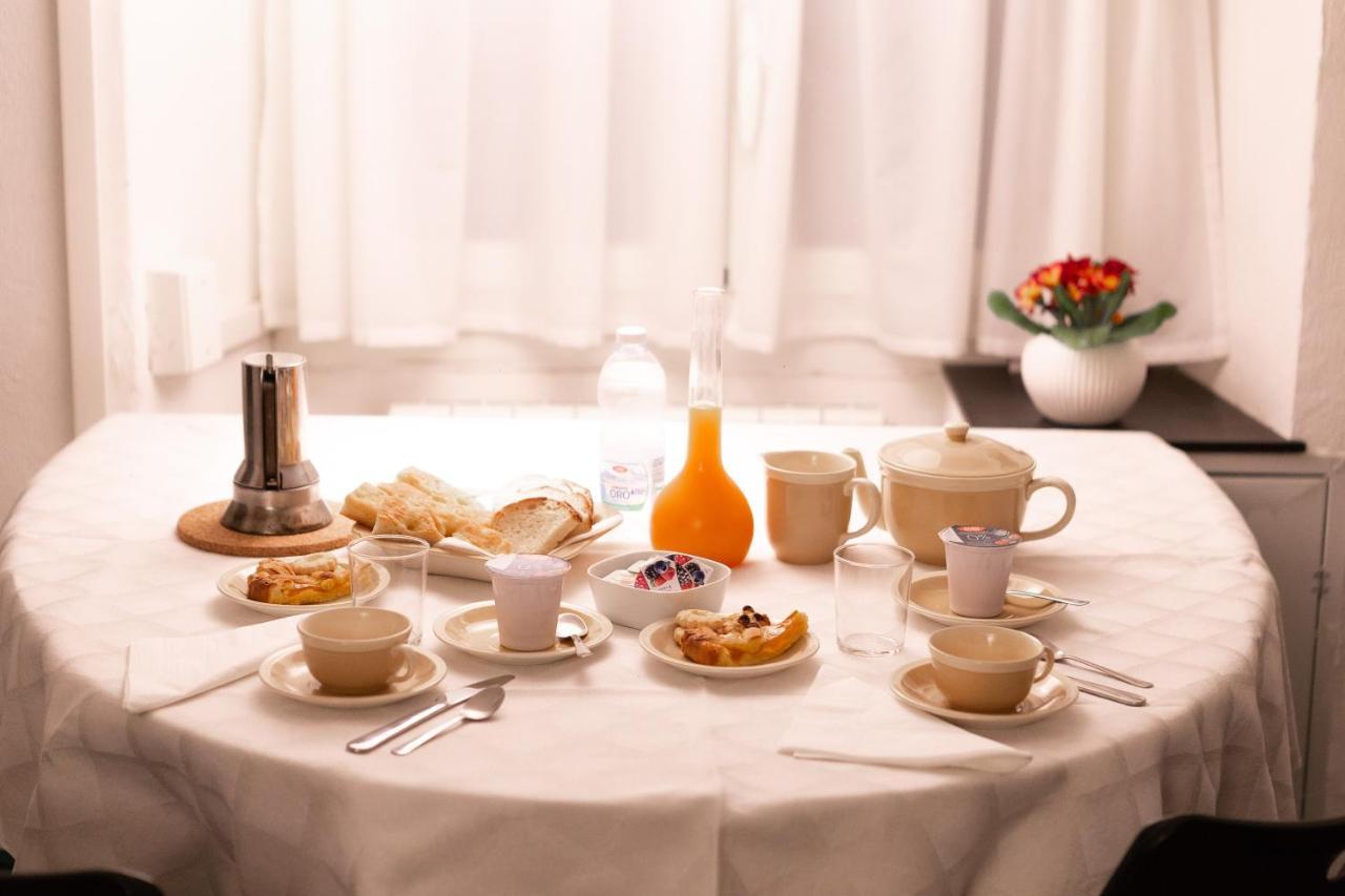 B&B La Casa Del Cuoco - Piccola Camera Con Colazione In Appartamento Condiviso Con L'Host Genua Buitenkant foto