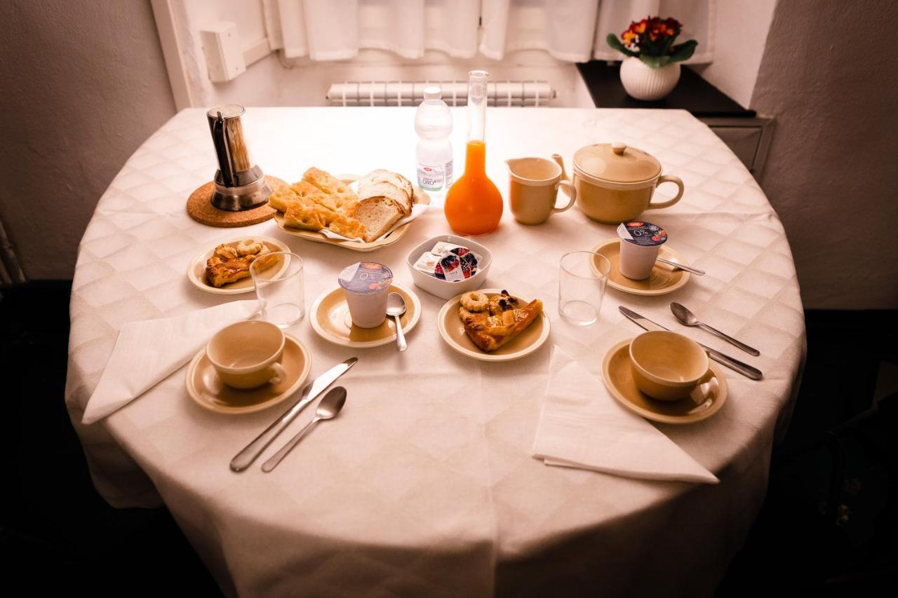 B&B La Casa Del Cuoco - Piccola Camera Con Colazione In Appartamento Condiviso Con L'Host Genua Buitenkant foto